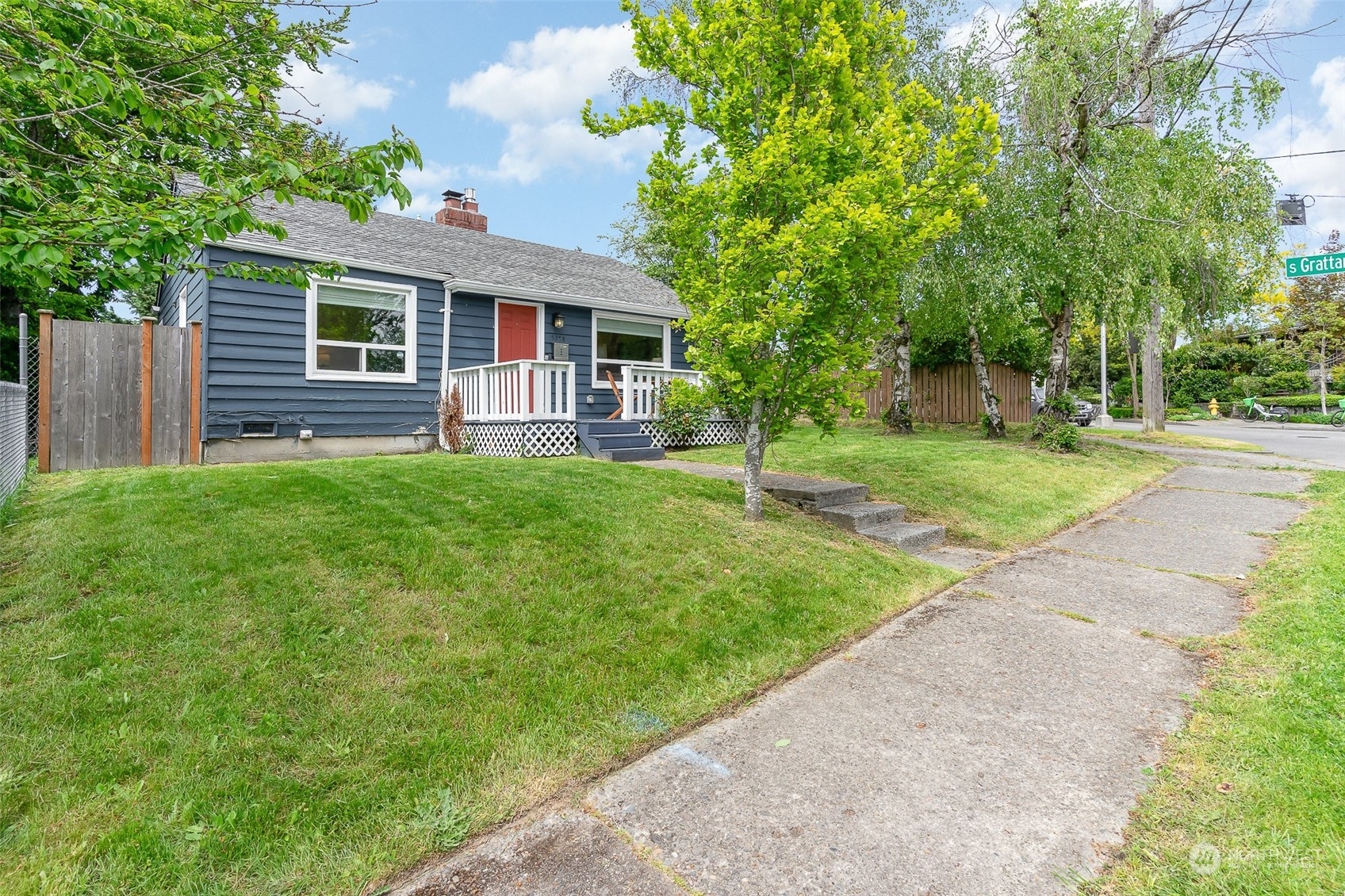 Property Photo:  5258 S Cloverdale Place  WA 98118 