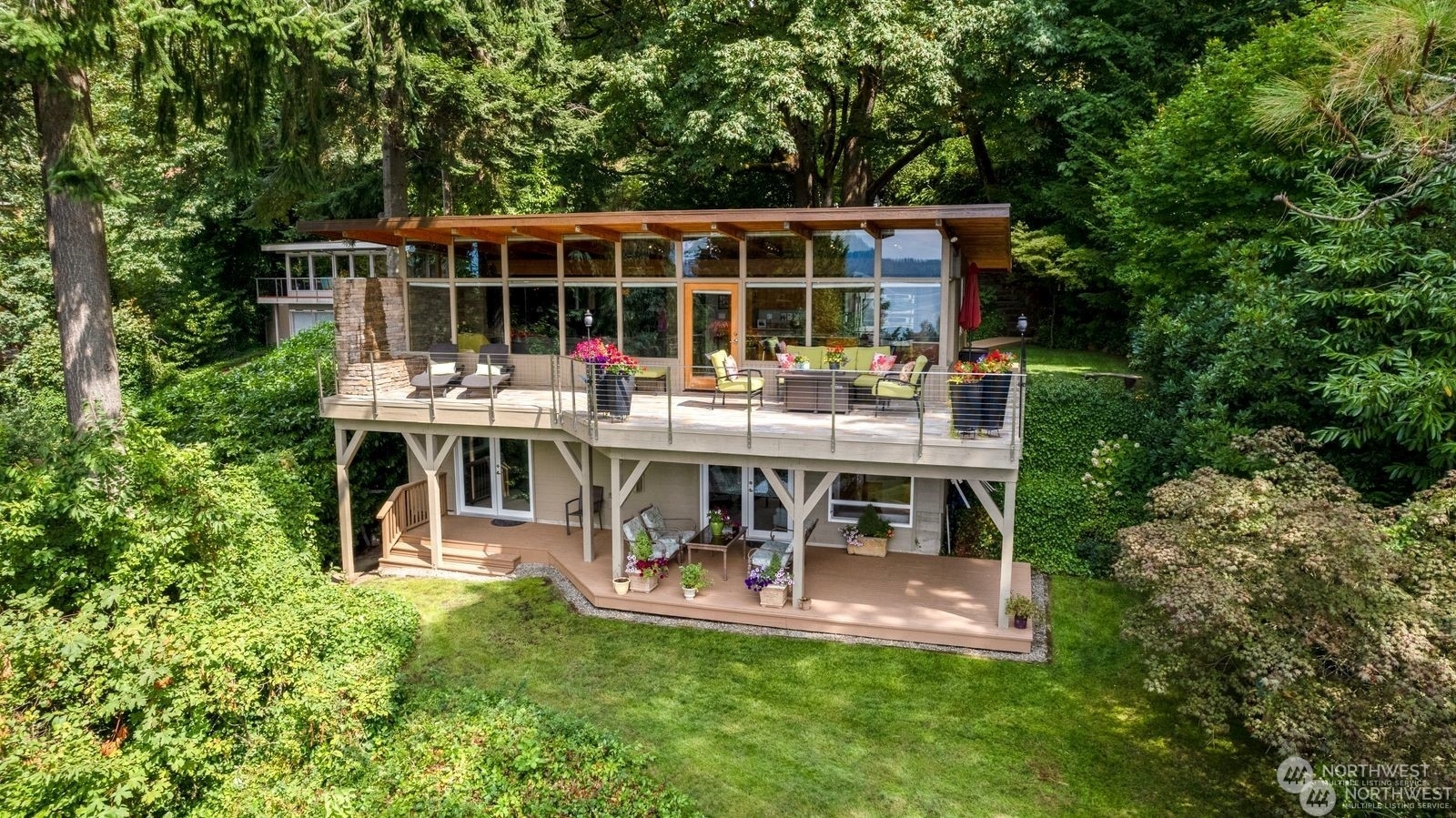 15717  25th Avenue SW  Burien WA 98166 photo