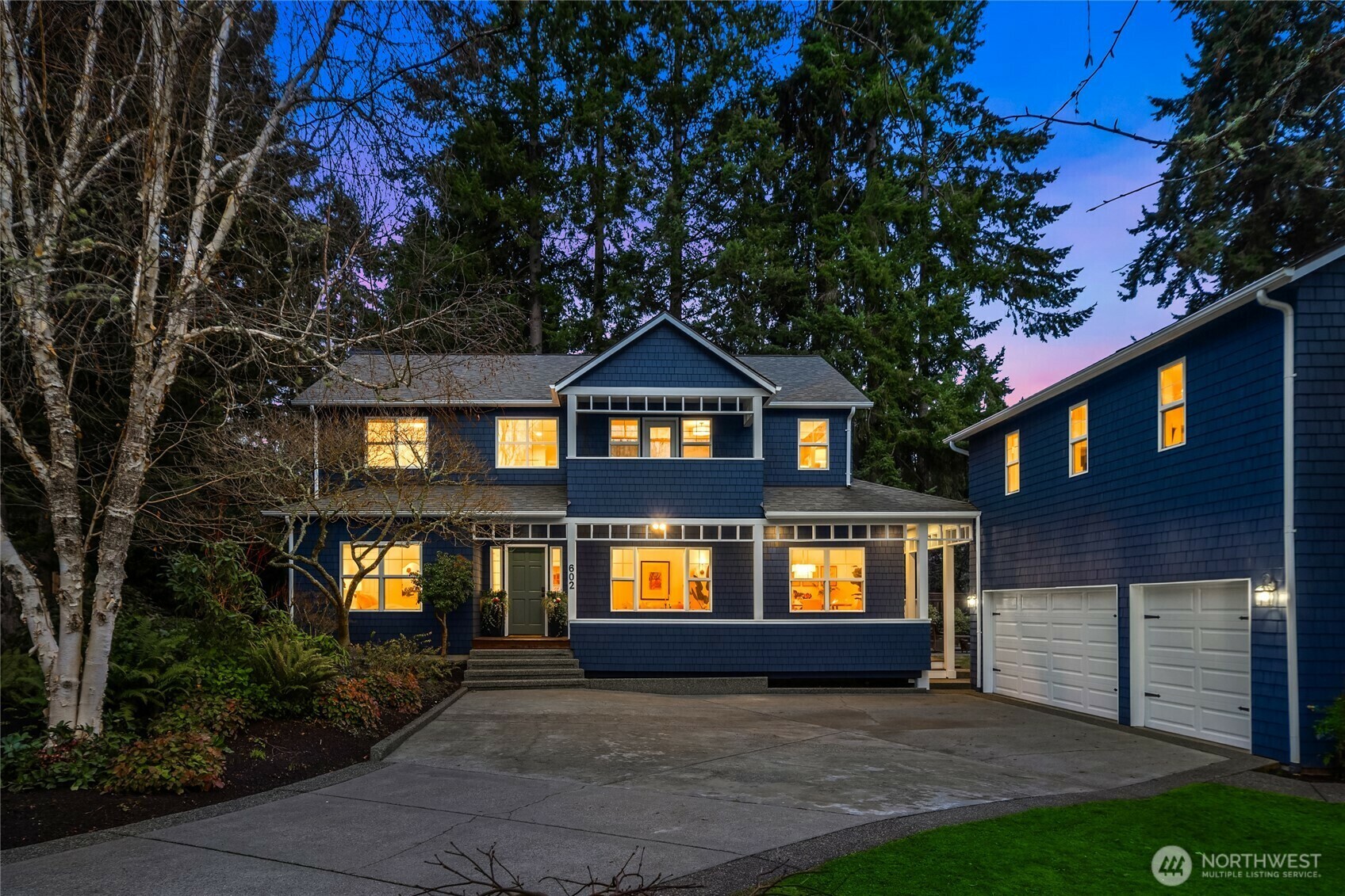 Property Photo:  602  Alder Avenue NE  WA 98110 