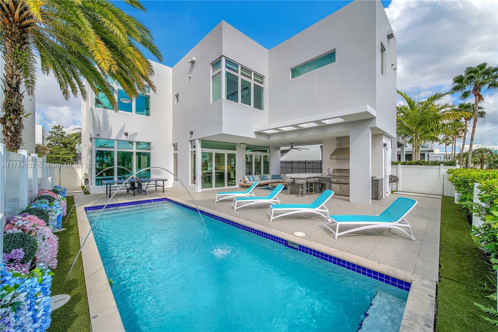 Property Photo: 10580 NW 68th Ter FL 33178