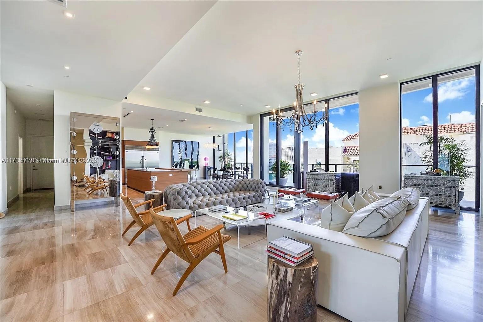 Property Photo: 3581 E Glencoe St 605 FL 33133