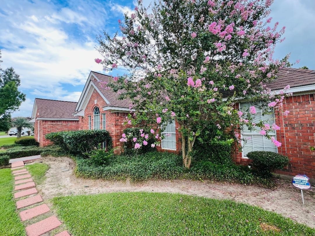 Property Photo: 303 Waterwood Dr TX 77630