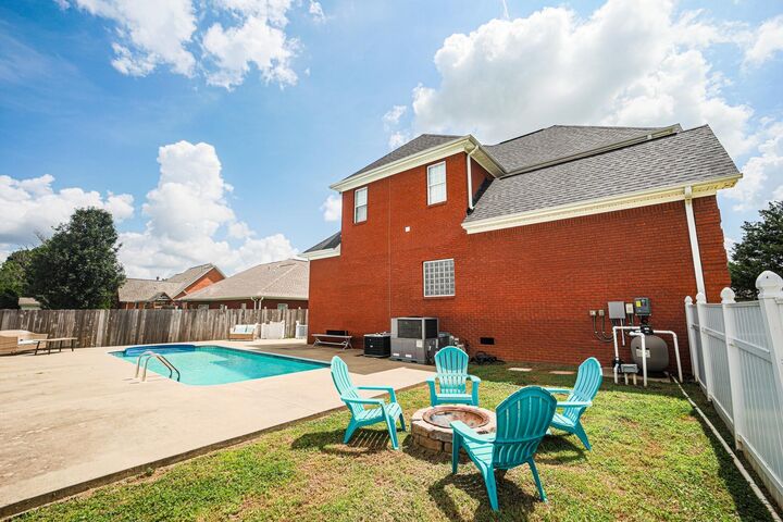 Property Photo:  711 Beverly Dr  AL 35661 - MUSCLE S 