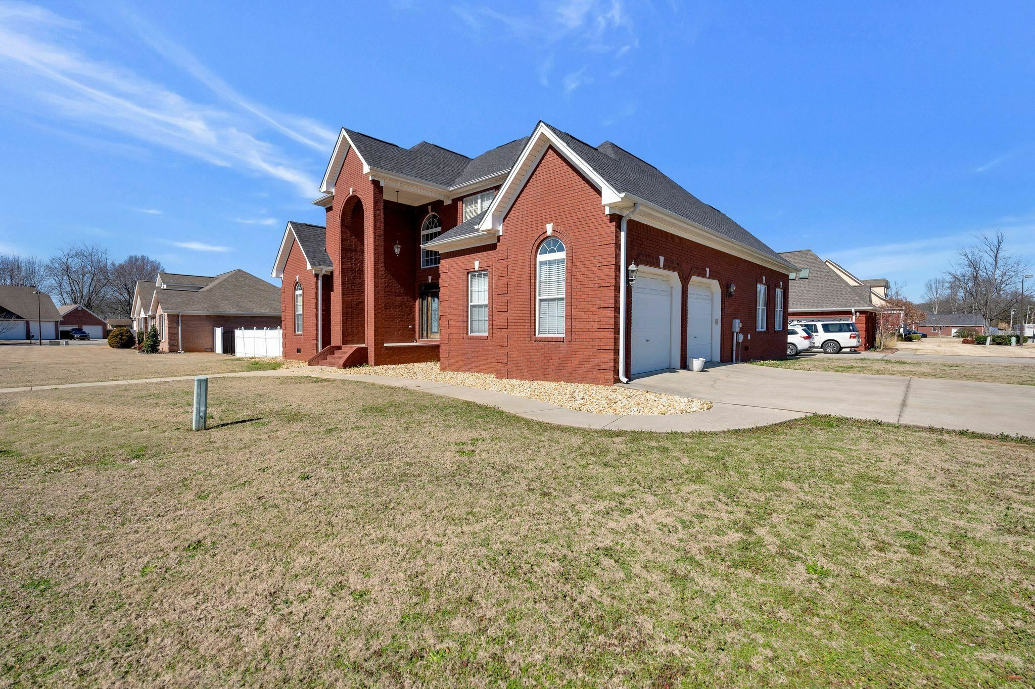 Property Photo: 711 Beverly Dr AL 35661 - MUSCLE S