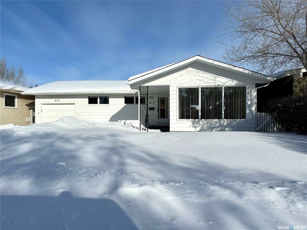 Property Photo:  417 East Place  SK S7J 2Y7 