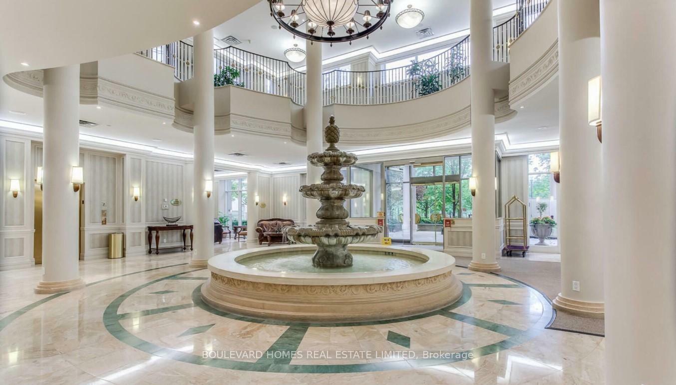 Property Photo: 25 Kingsbridge Garden Circle 2121 ON L5R 4B1