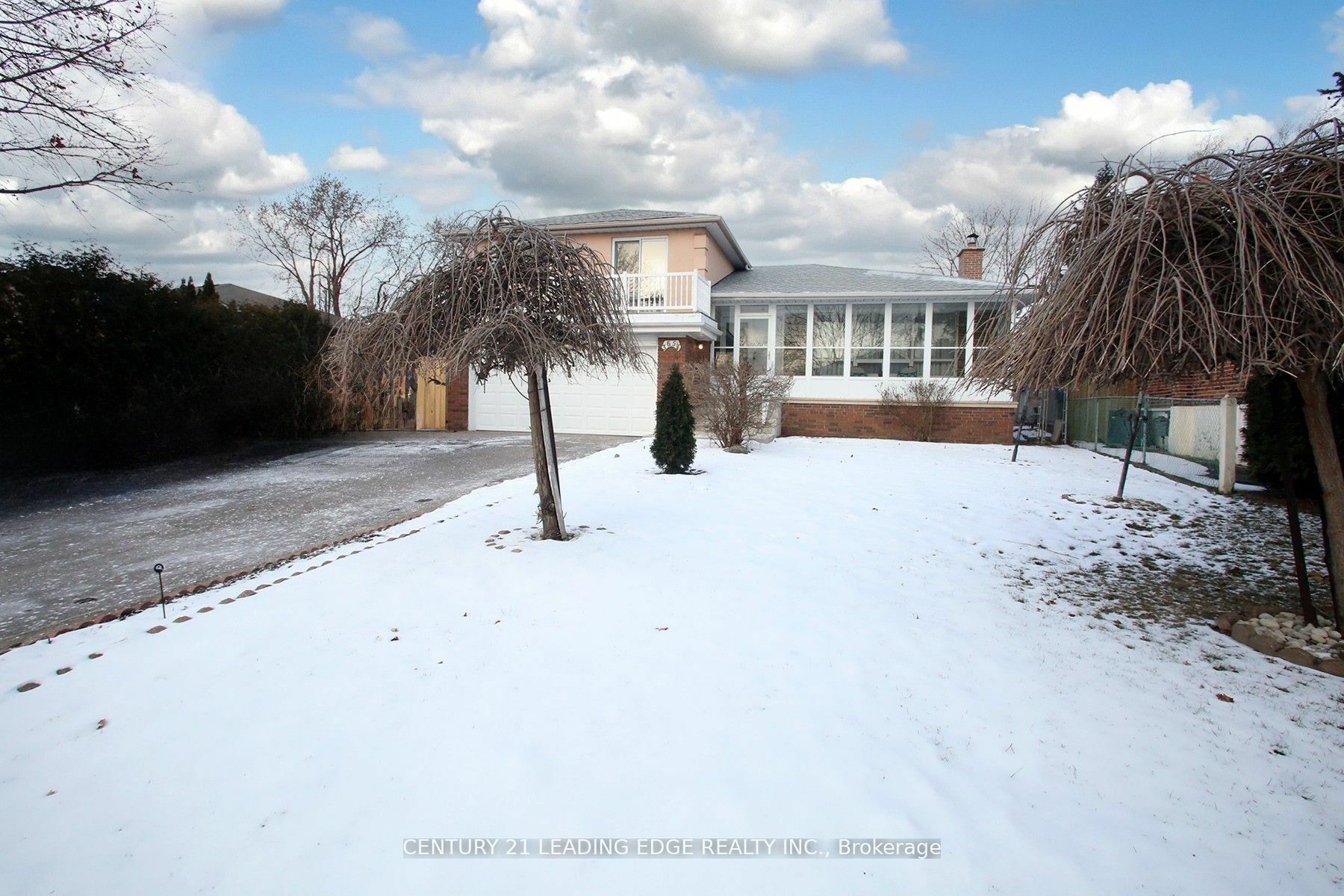 Property Photo:  3651 Broomhill Cres  ON L4Y 3N5 