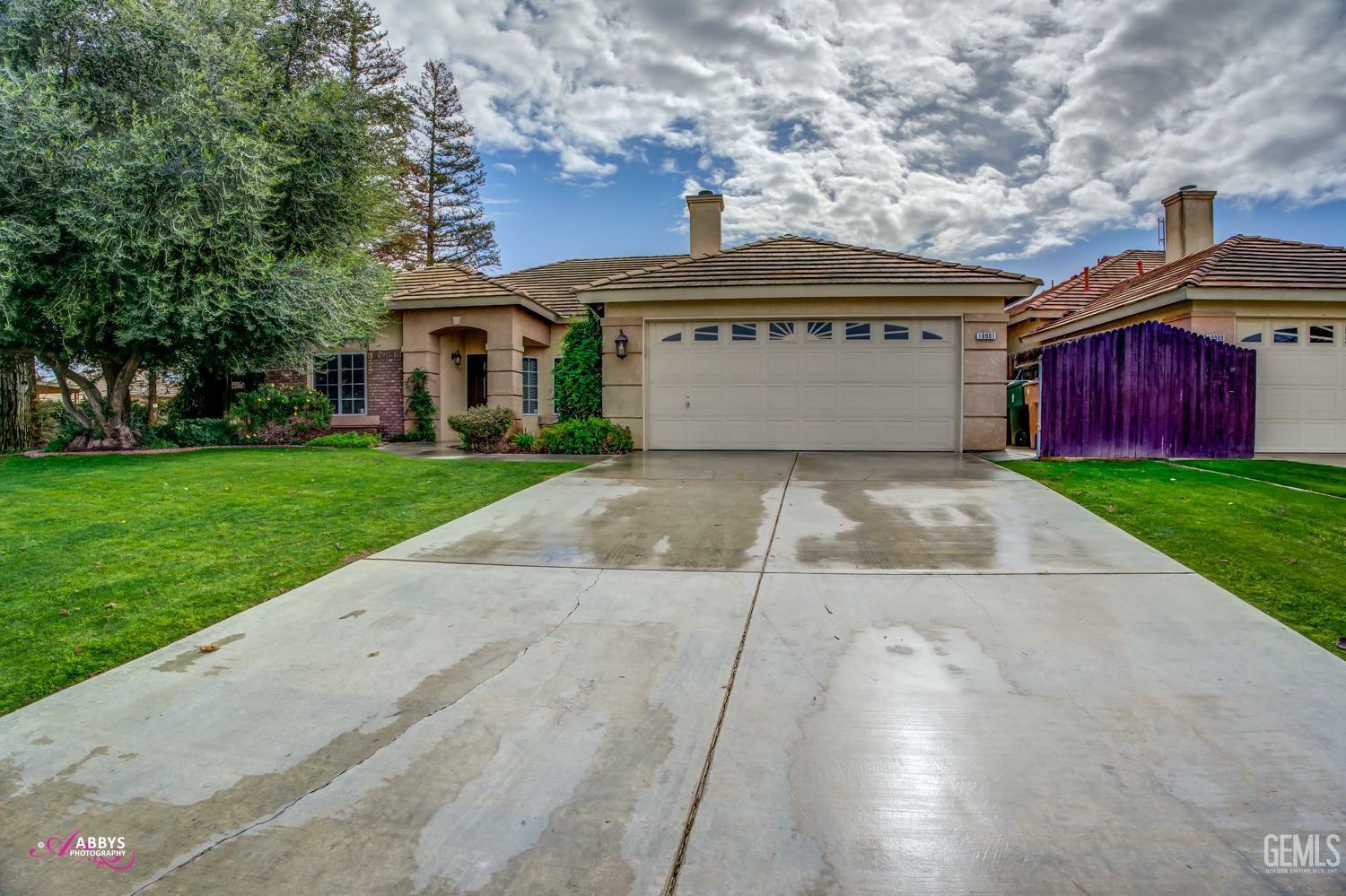 Property Photo:  10901 Delusion Drive  CA 93311 