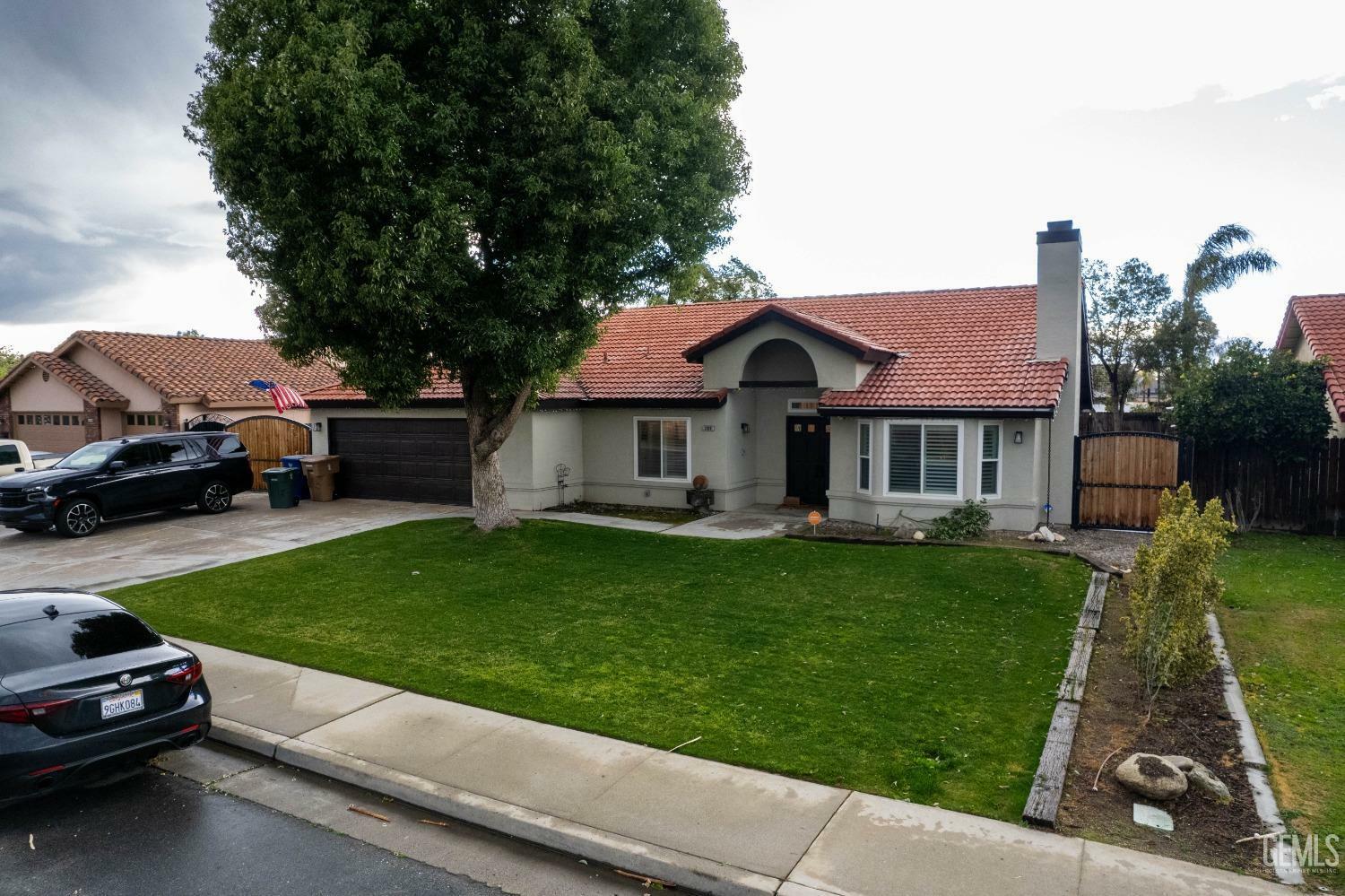 Property Photo: 209 Manzanillo Drive CA 93314