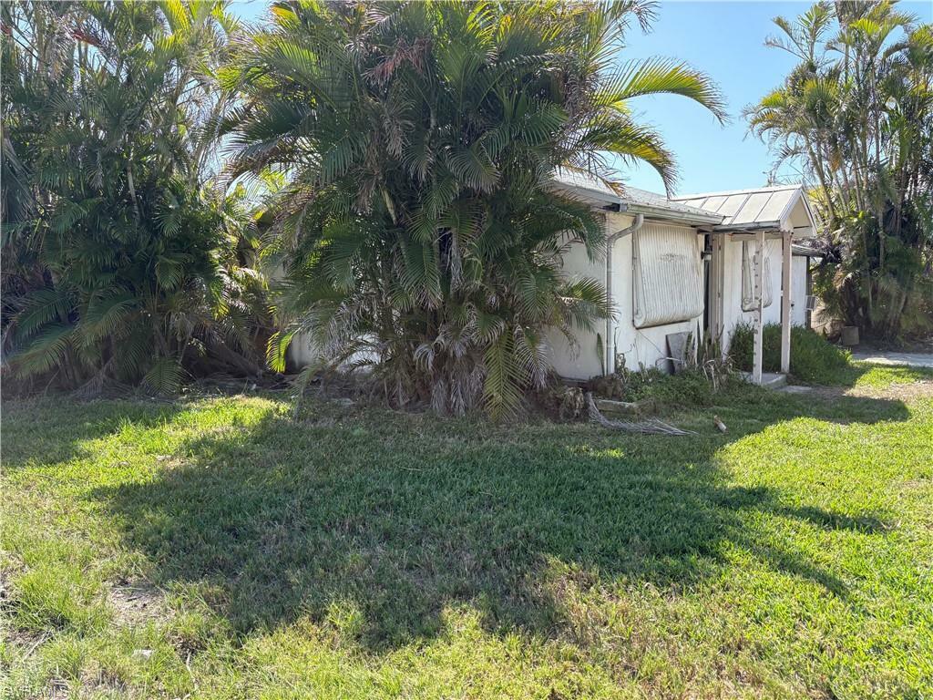 Property Photo: 2565 2nd St FL 33993