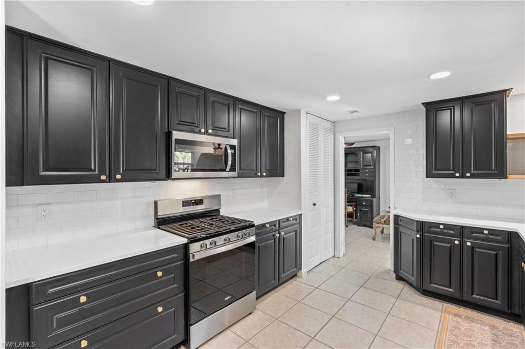 Property Photo: 170 5th St FL 34113