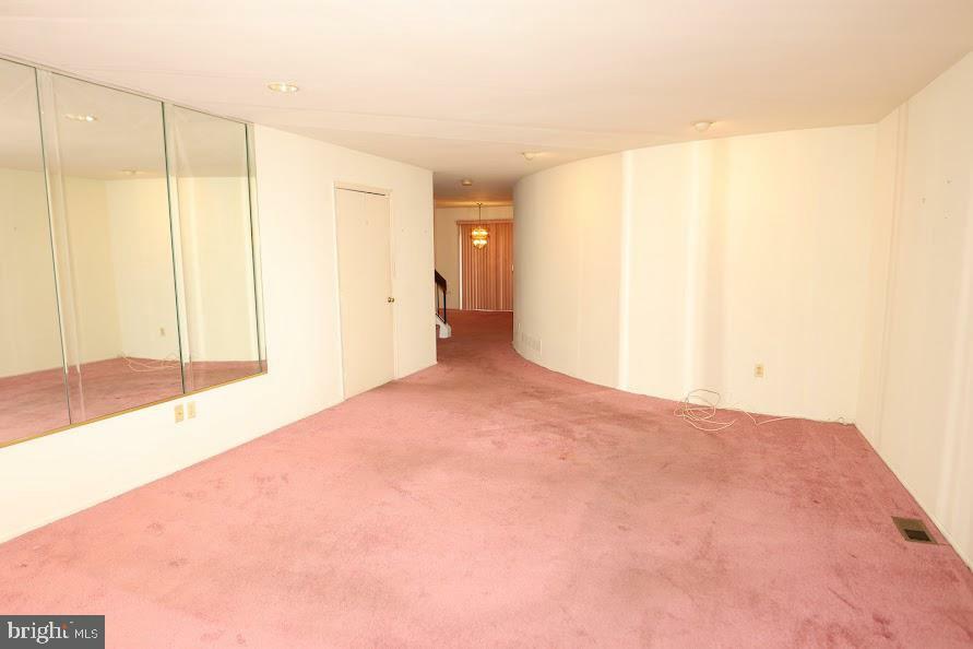 Property Photo:  8 Boleyn Court  NJ 08628 