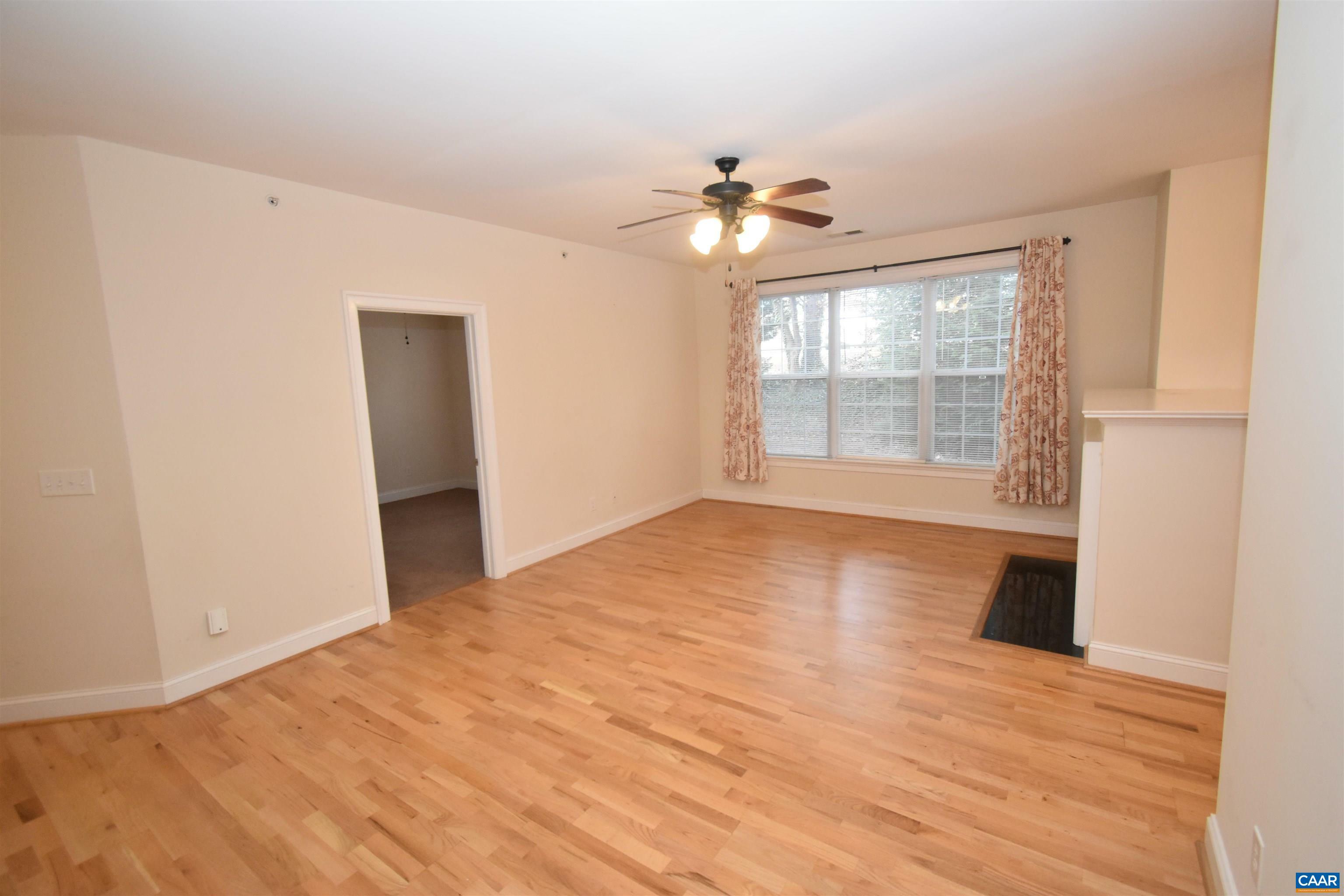 Property Photo:  1052 Glenwood Station Ln 104  VA 22901 