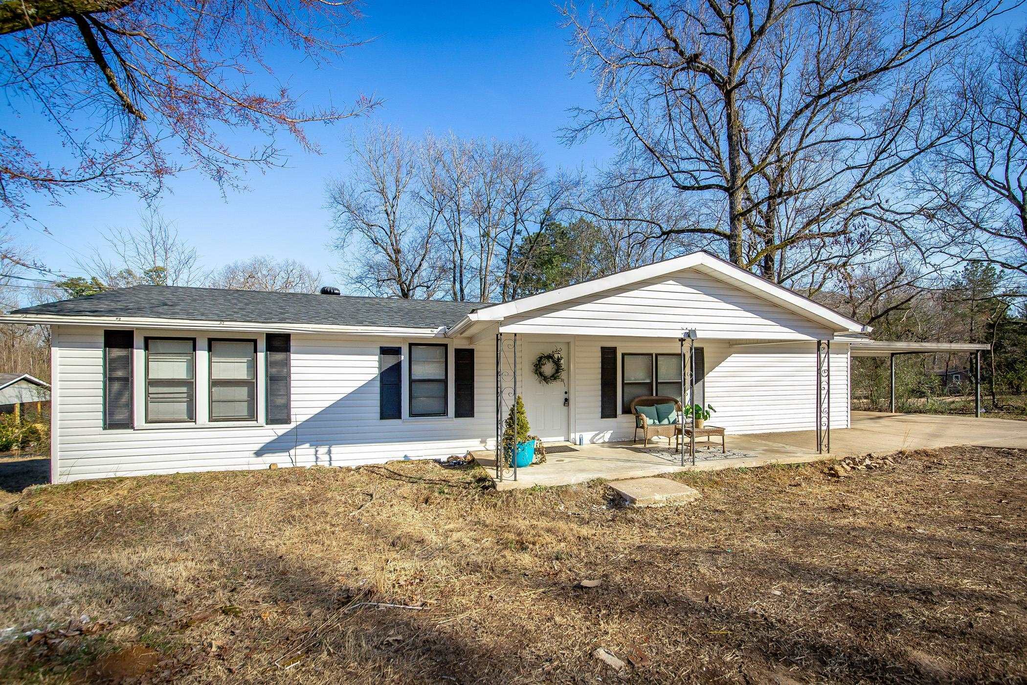 Property Photo:  8511 Ferndale Cutoff Road  AR 72223-9301 