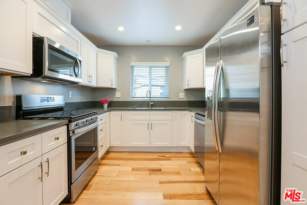 Property Photo: 908 6th St CA 90403