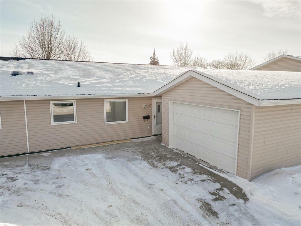 Property Photo:  329 Braecrest Drive  MB R7C 1E9 