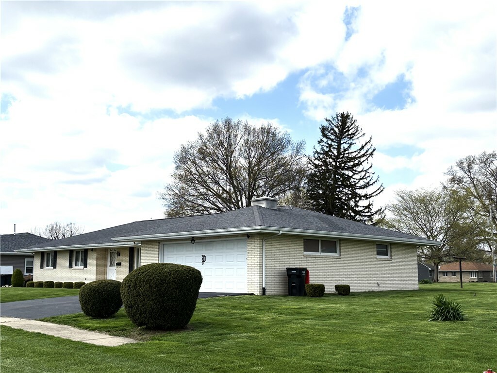 Property Photo: 108 W Samuel Street IL 62510