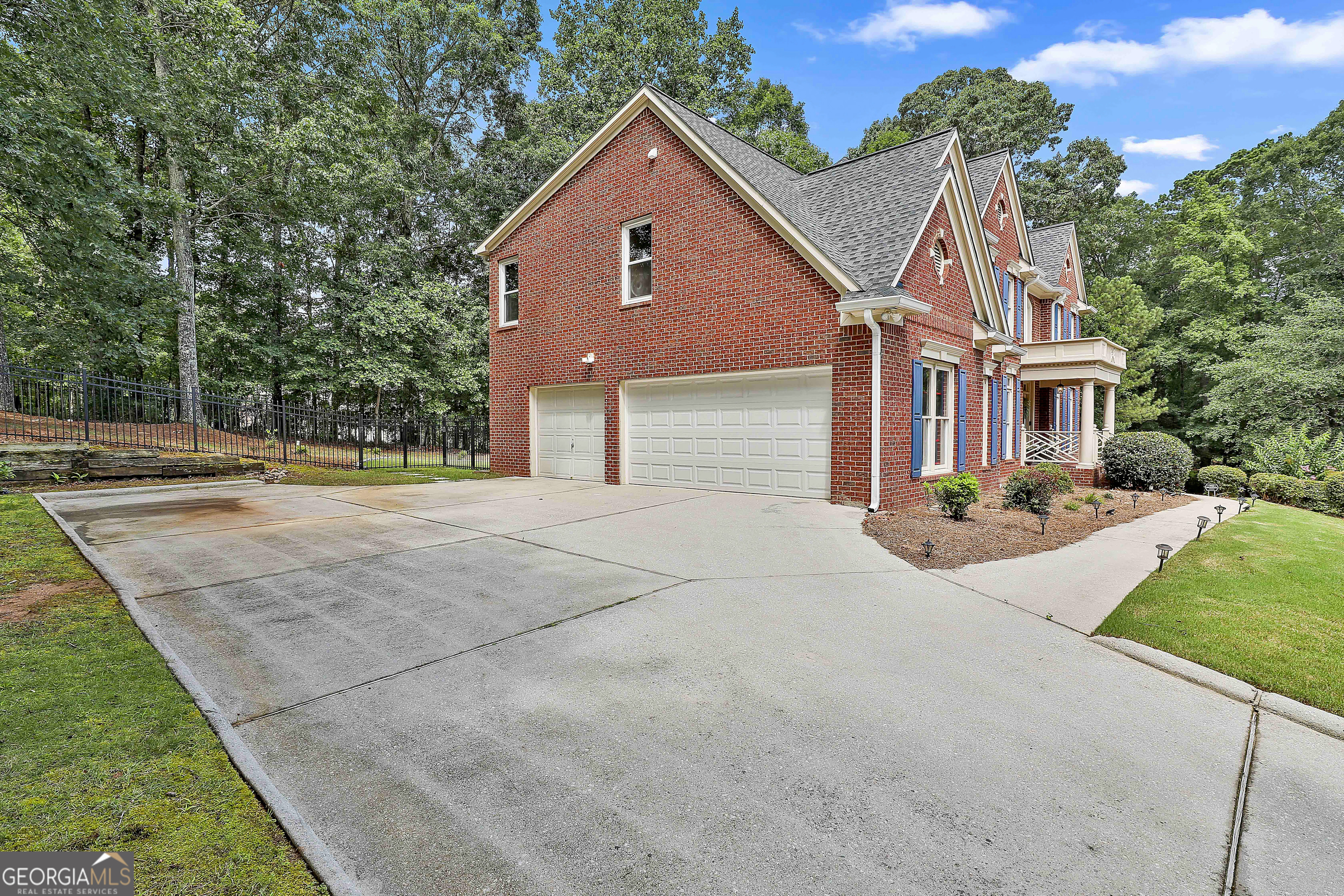 Property Photo: 230 Hedgewick Way GA 30290
