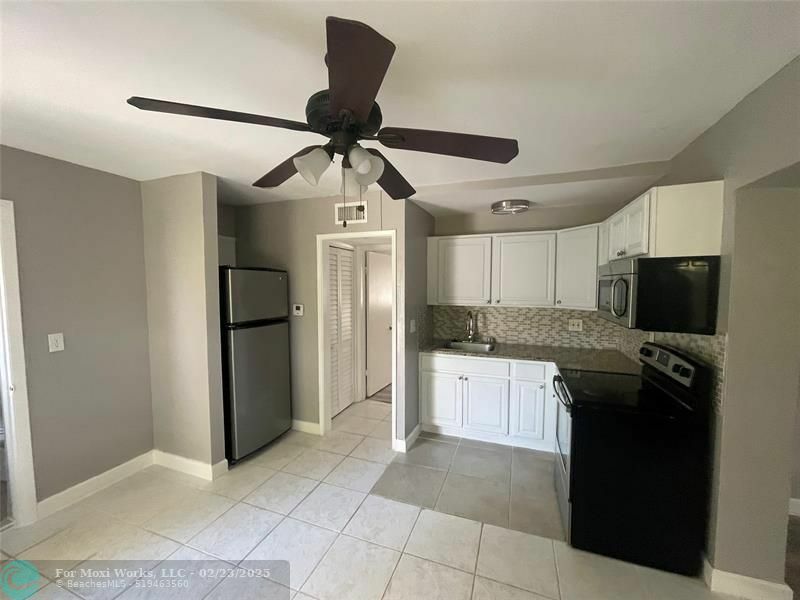 Property Photo: 3361 NE 16th Ave 2 FL 33334