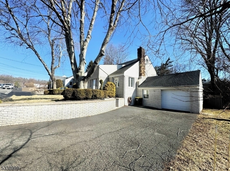 Property Photo:  8 Wilshire Rd  NJ 07059 