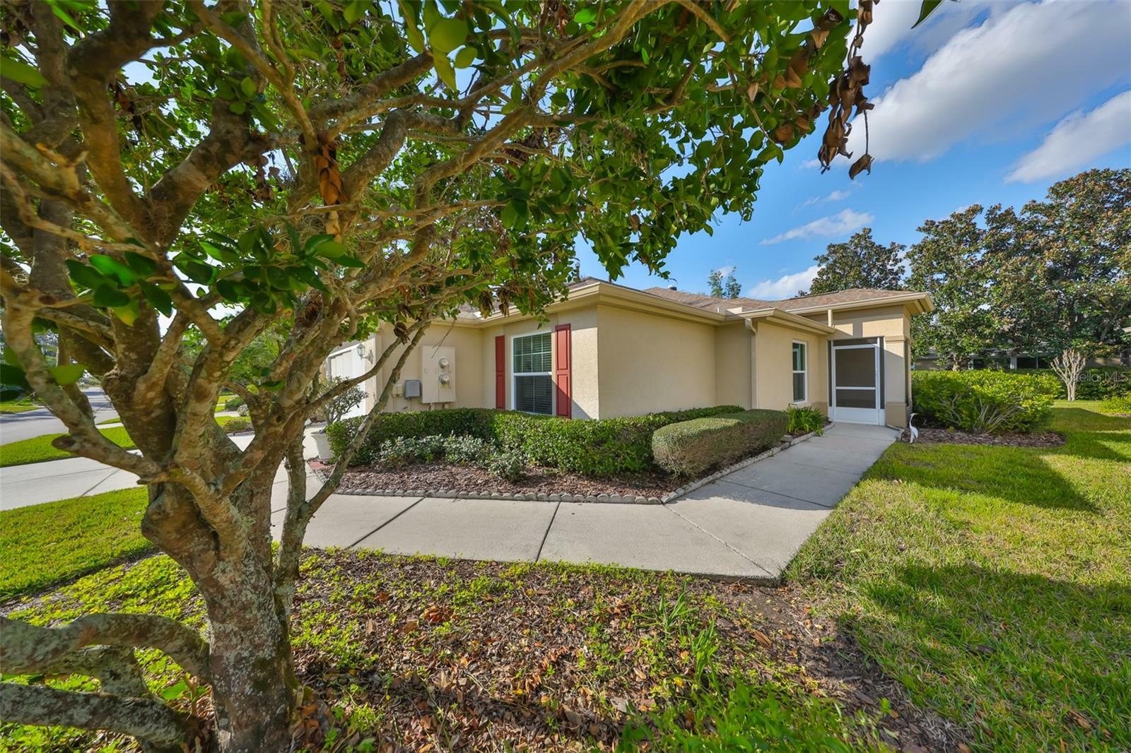 Property Photo:  1912 Acadia Greens Drive  FL 33573 