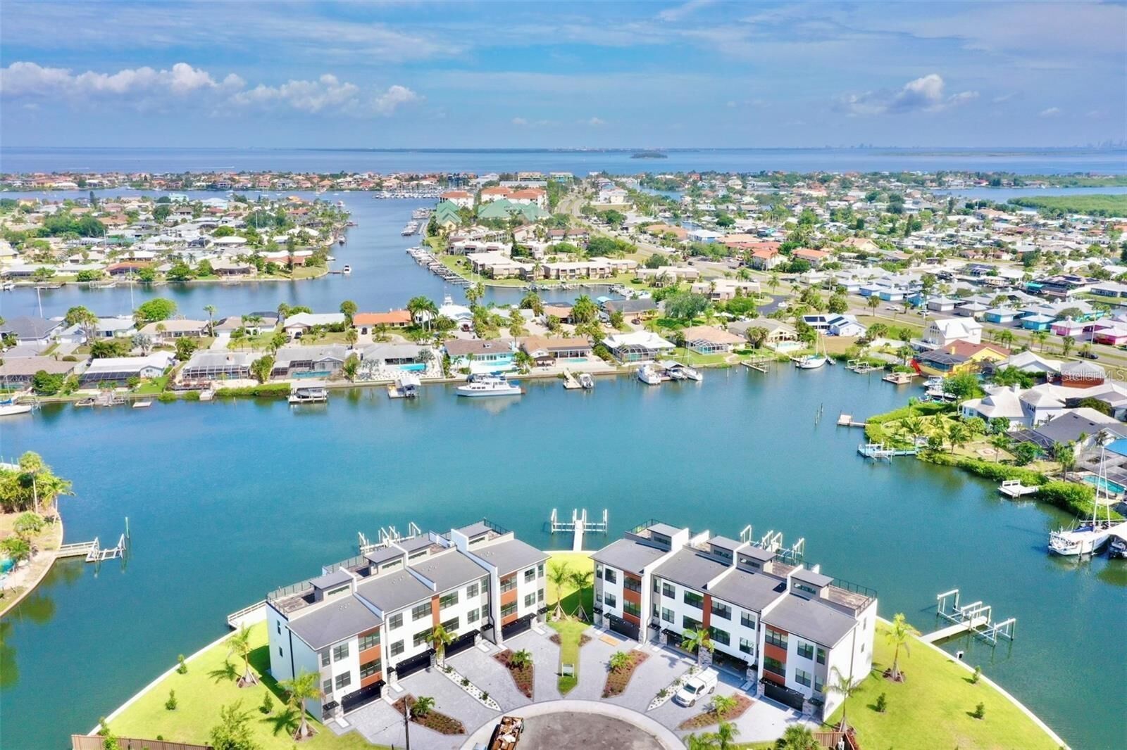 Property Photo: 777 Gran Kaymen Way FL 33572