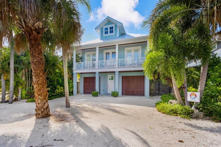 Property Photo:  418 Magnolia Avenue  FL 34216 