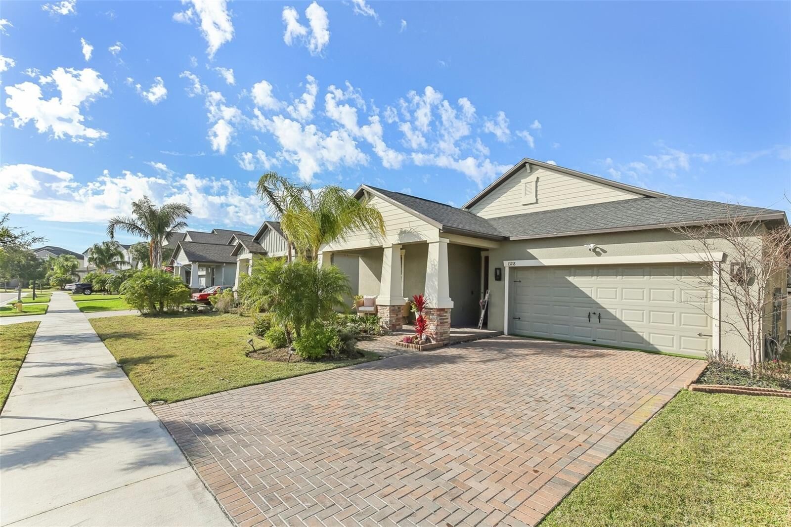 Property Photo:  13218 Satin Lily Drive  FL 33579 