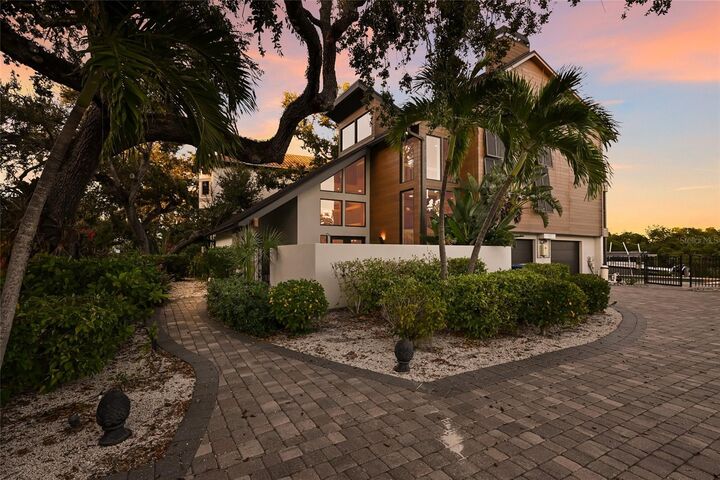 Property Photo:  5236 Siesta Cove Drive  FL 34242 