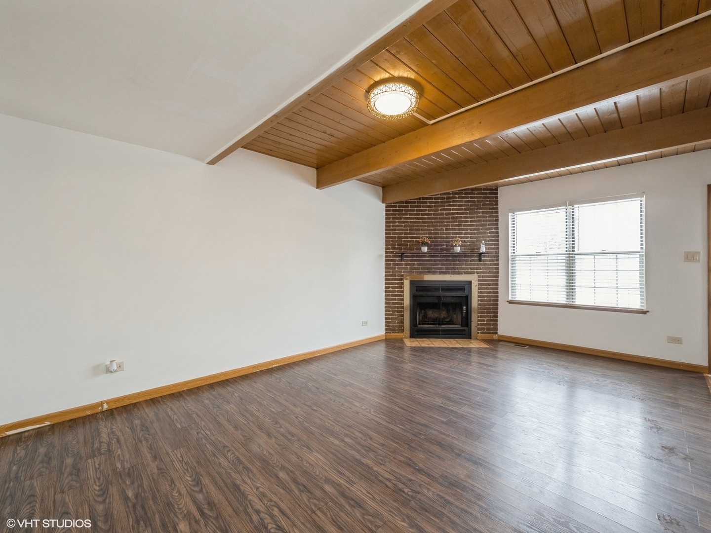 Property Photo:  2040 Countryside Lane  IL 60073 