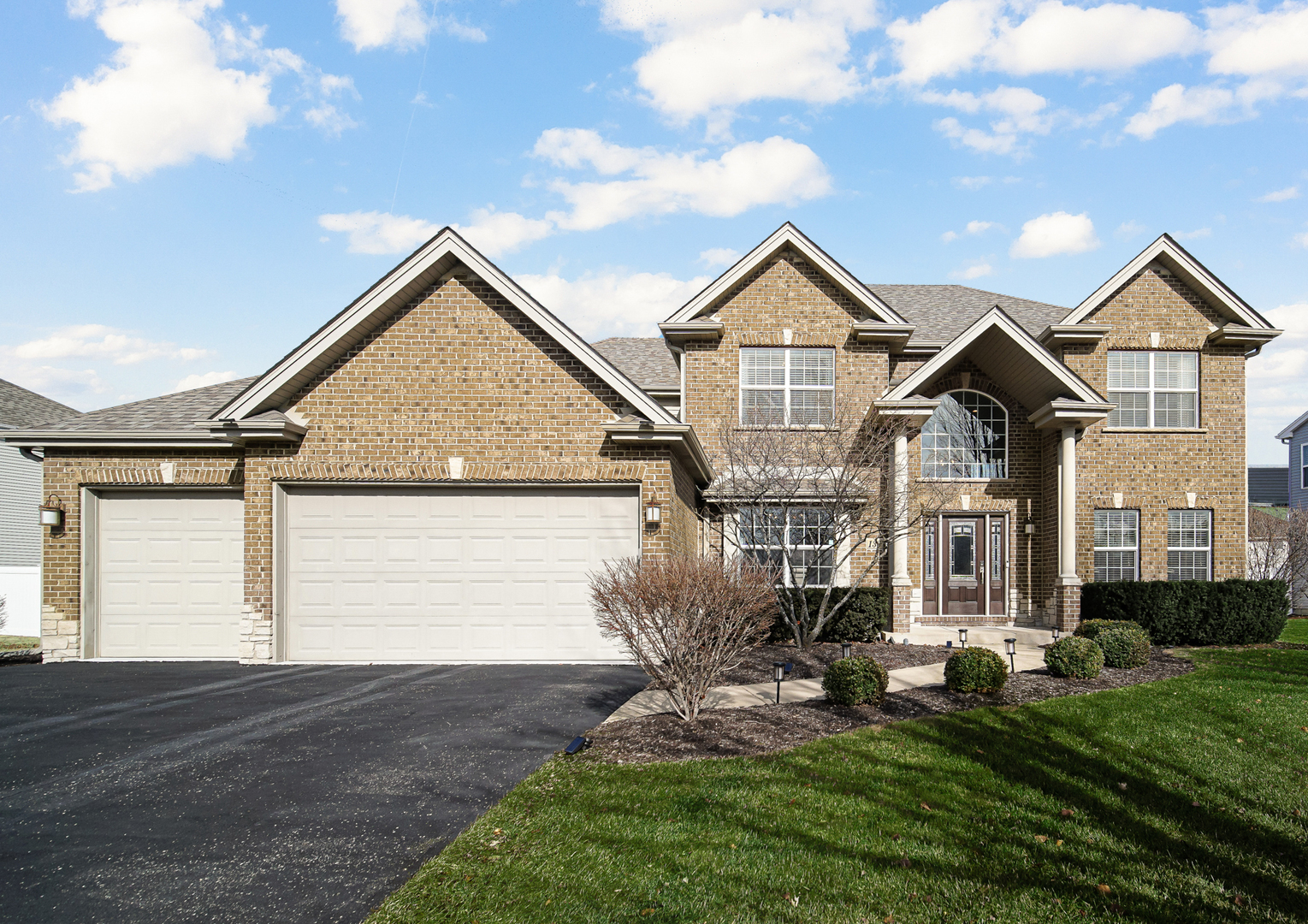 Property Photo:  133 Willowwood Drive N  IL 60543 