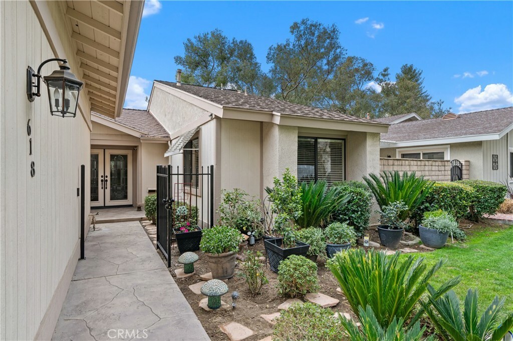 Property Photo:  618 Via La Paloma  CA 92507 