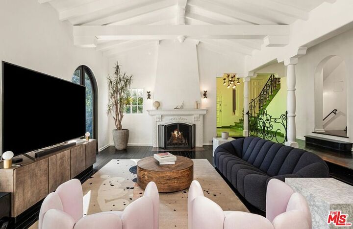 Property Photo:  1512 Sunset Plaza Drive  CA 90069 