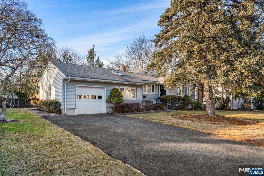 Property Photo:  33 Evergreen Place  NJ 07670 