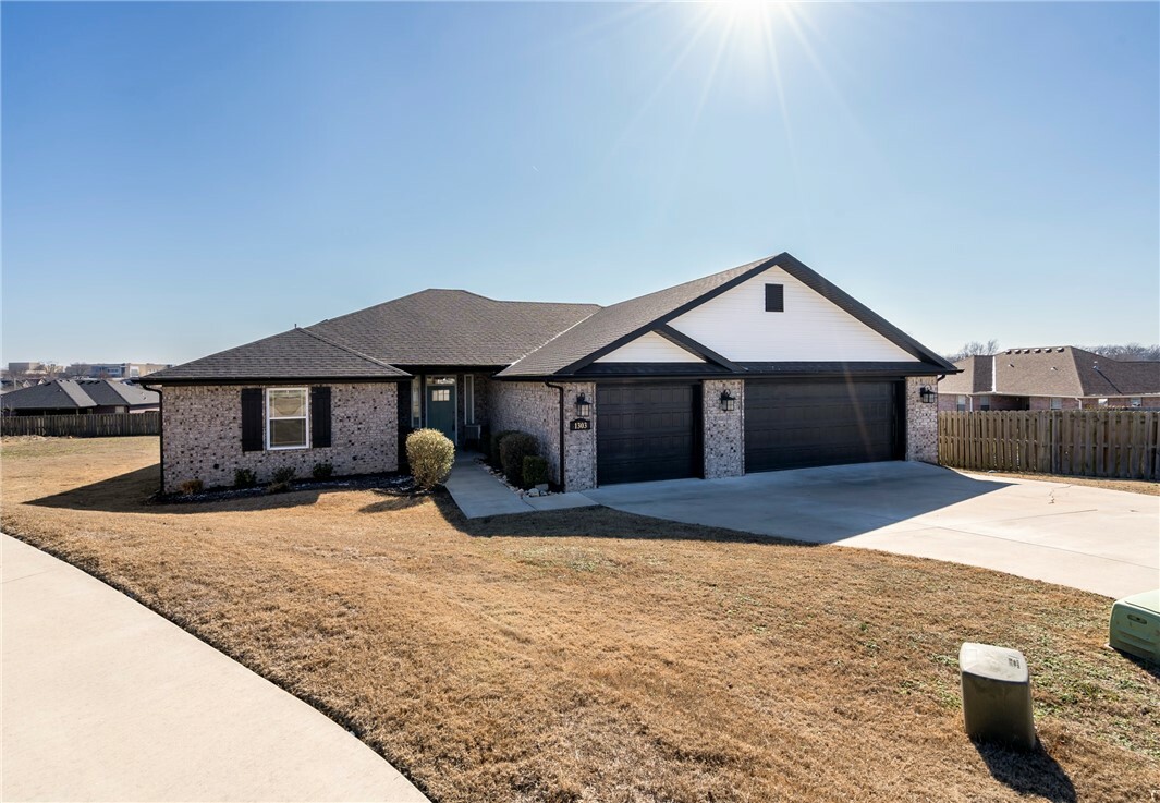 Property Photo:  1303 Eagle Court  AR 72736 