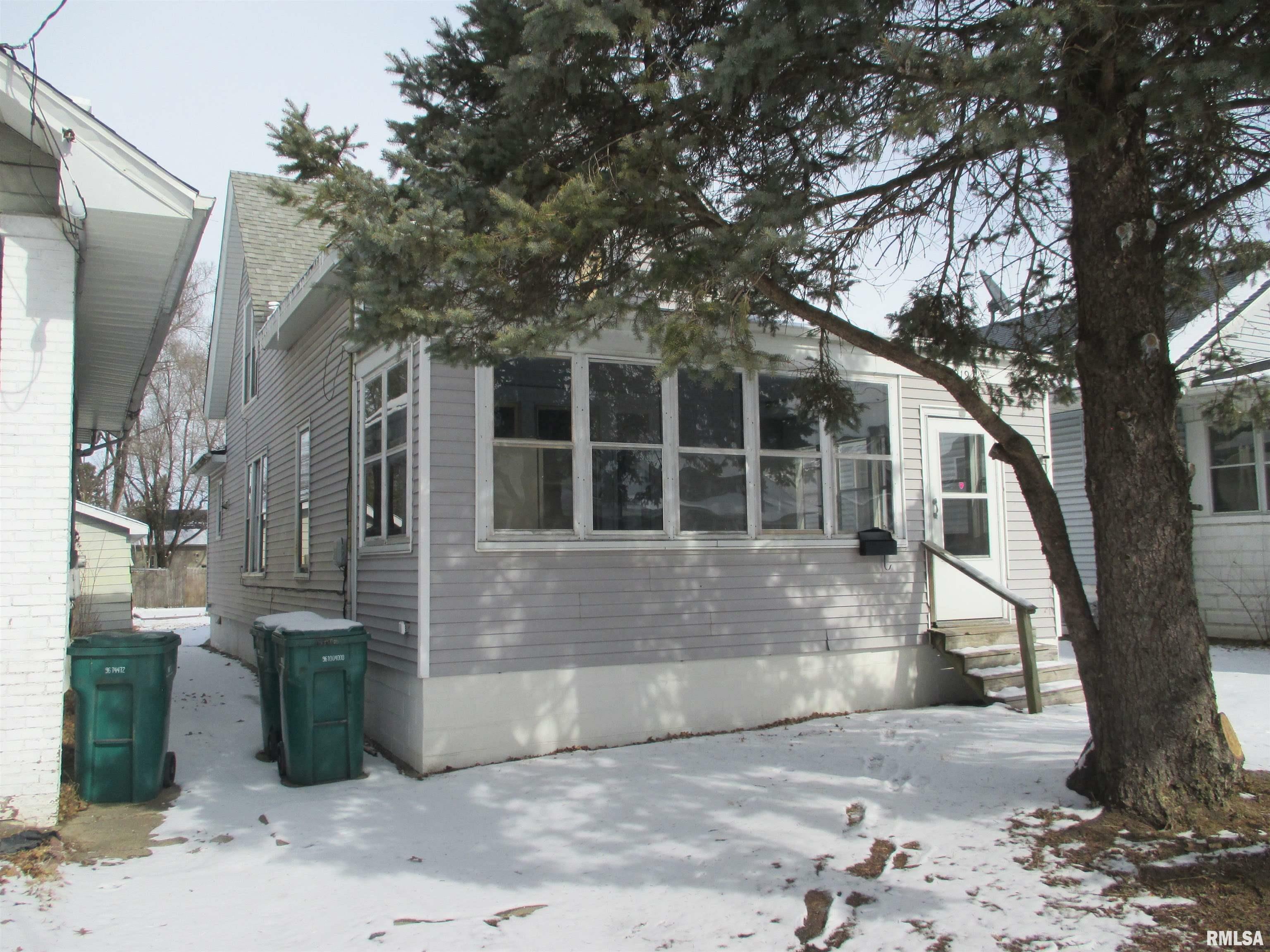 Property Photo:  1919 W Laura Avenue  IL 61604 