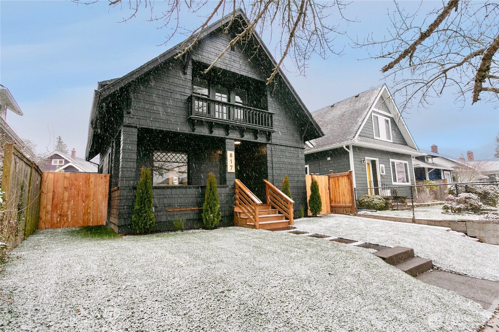 Property Photo:  817 N Steele Street  WA 98406 