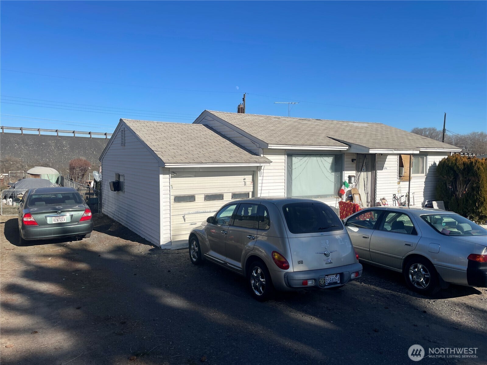 Property Photo:  1164 W Market Street  WA 98837 