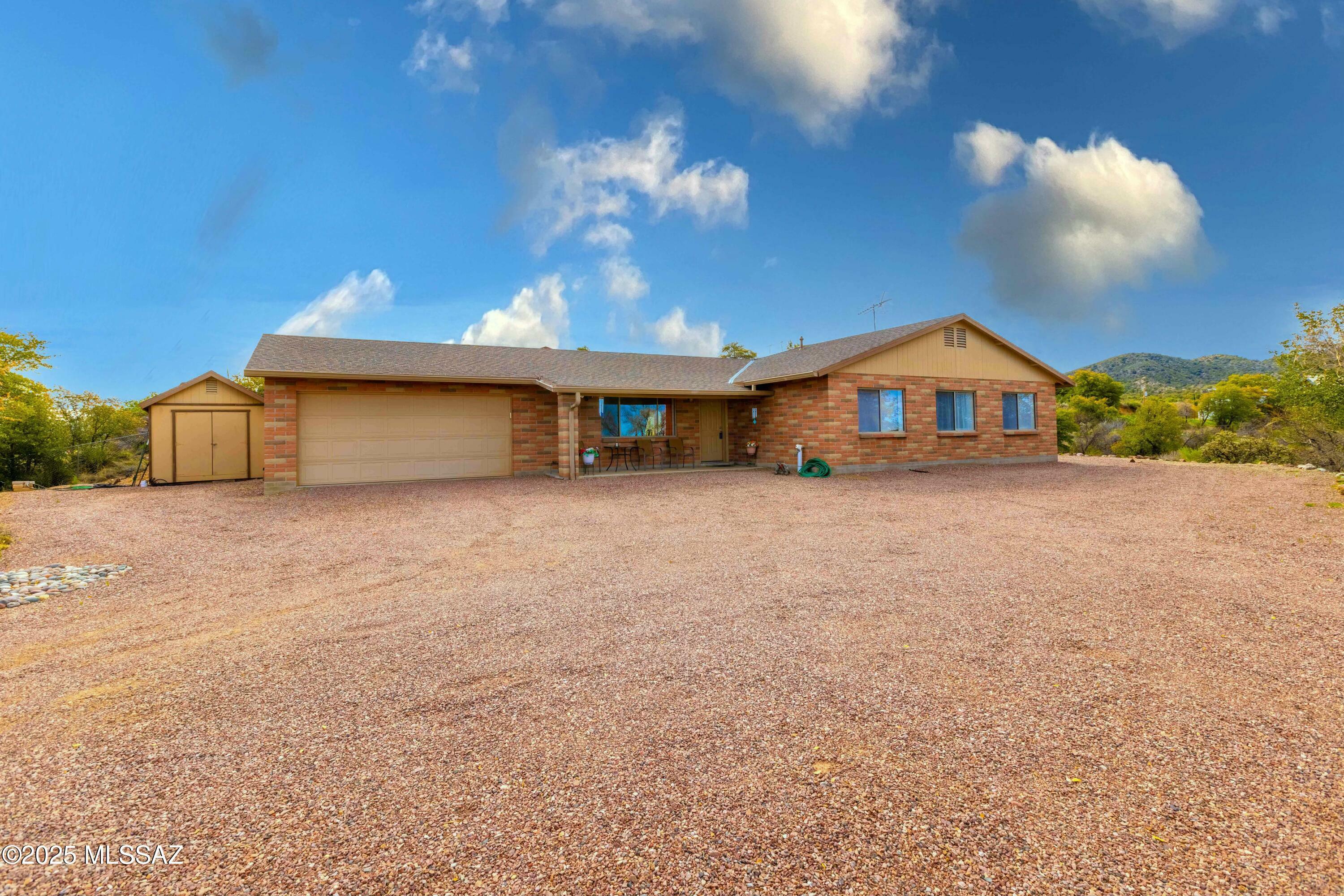 Property Photo:  881 N Mountain View Drive  AZ 85623 