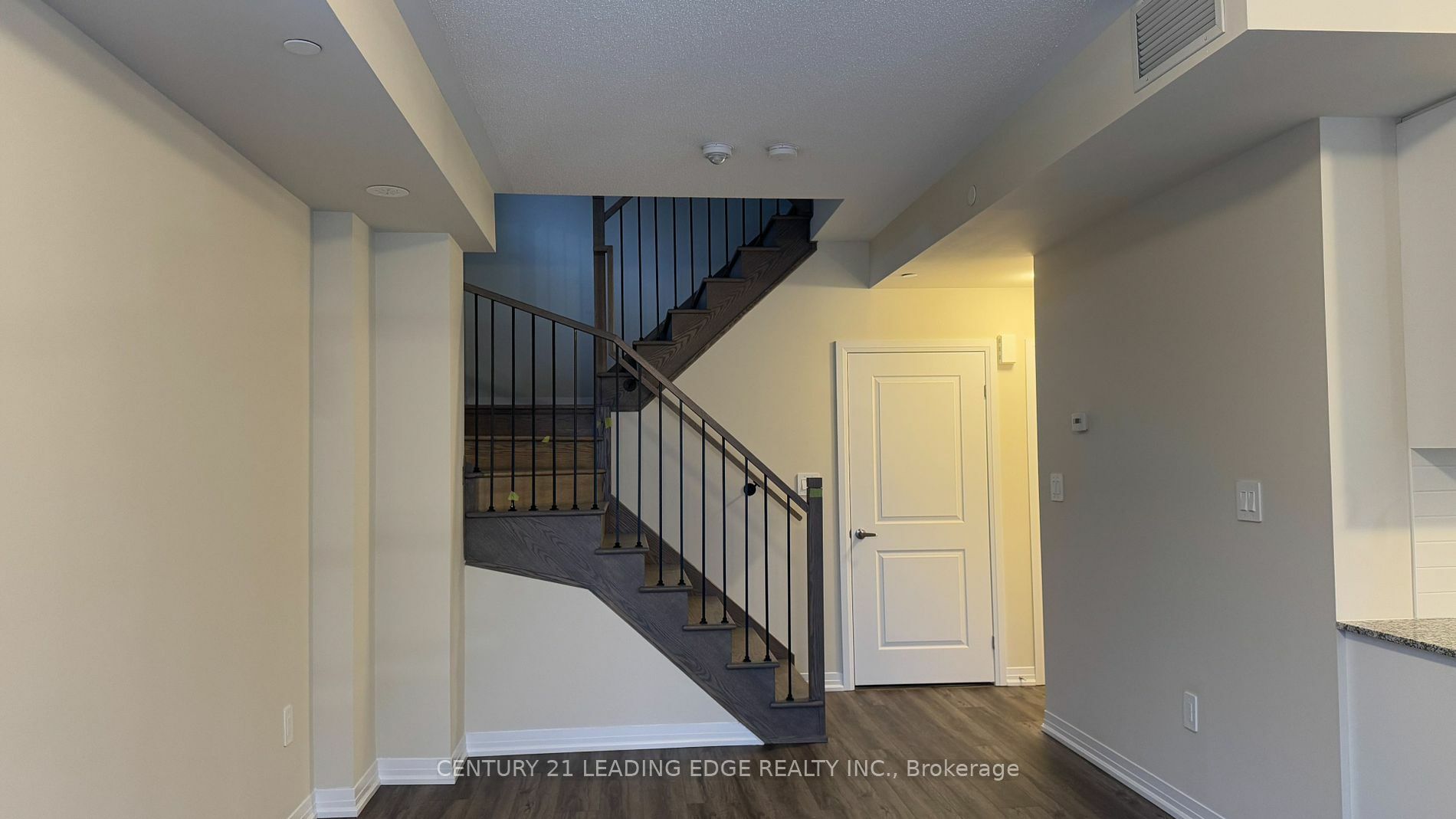 Property Photo:  1589 Rose Way 702  ON L9T 7E7 