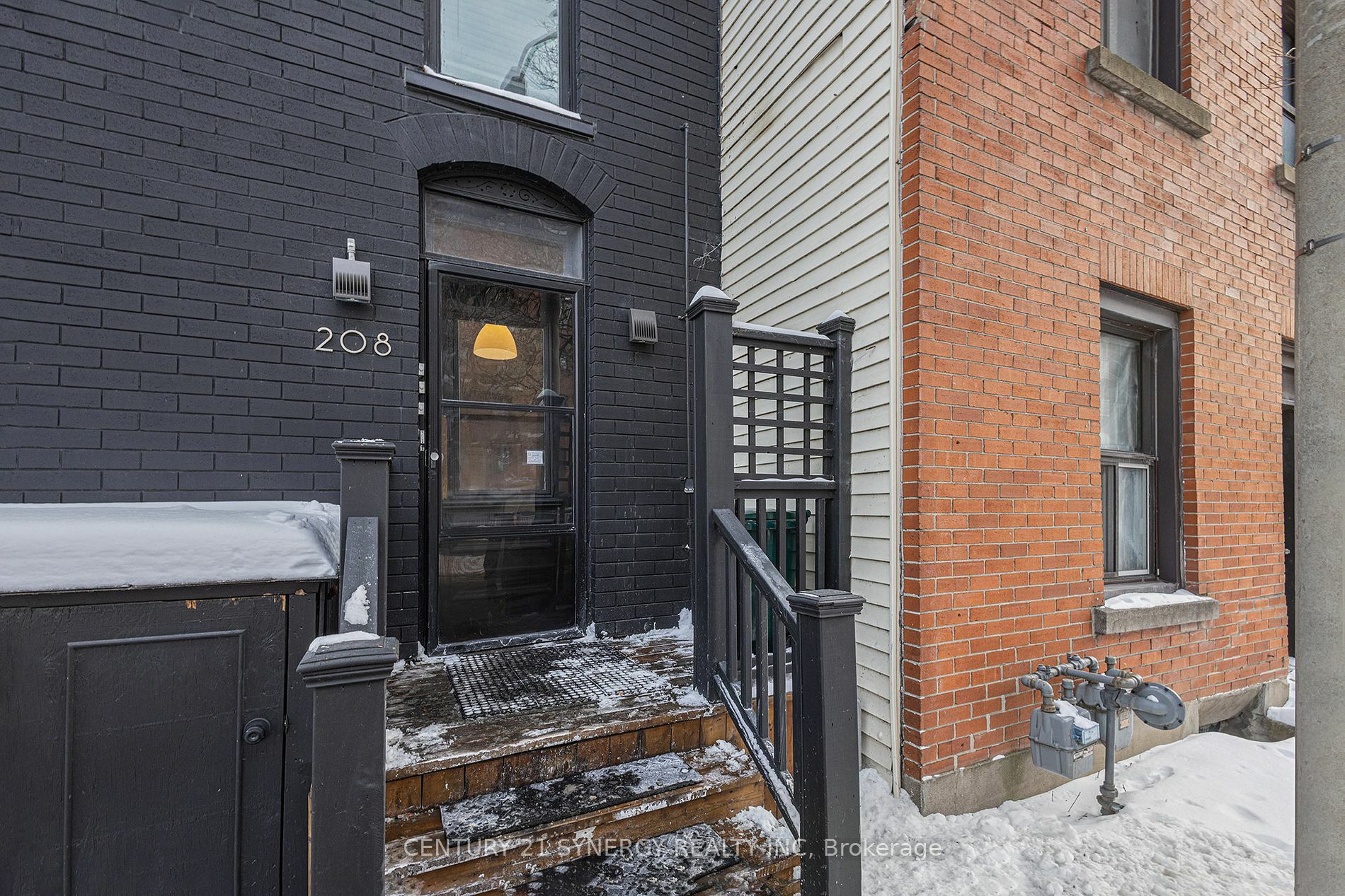 Property Photo:  208 Clarence St  ON K1N 5R1 