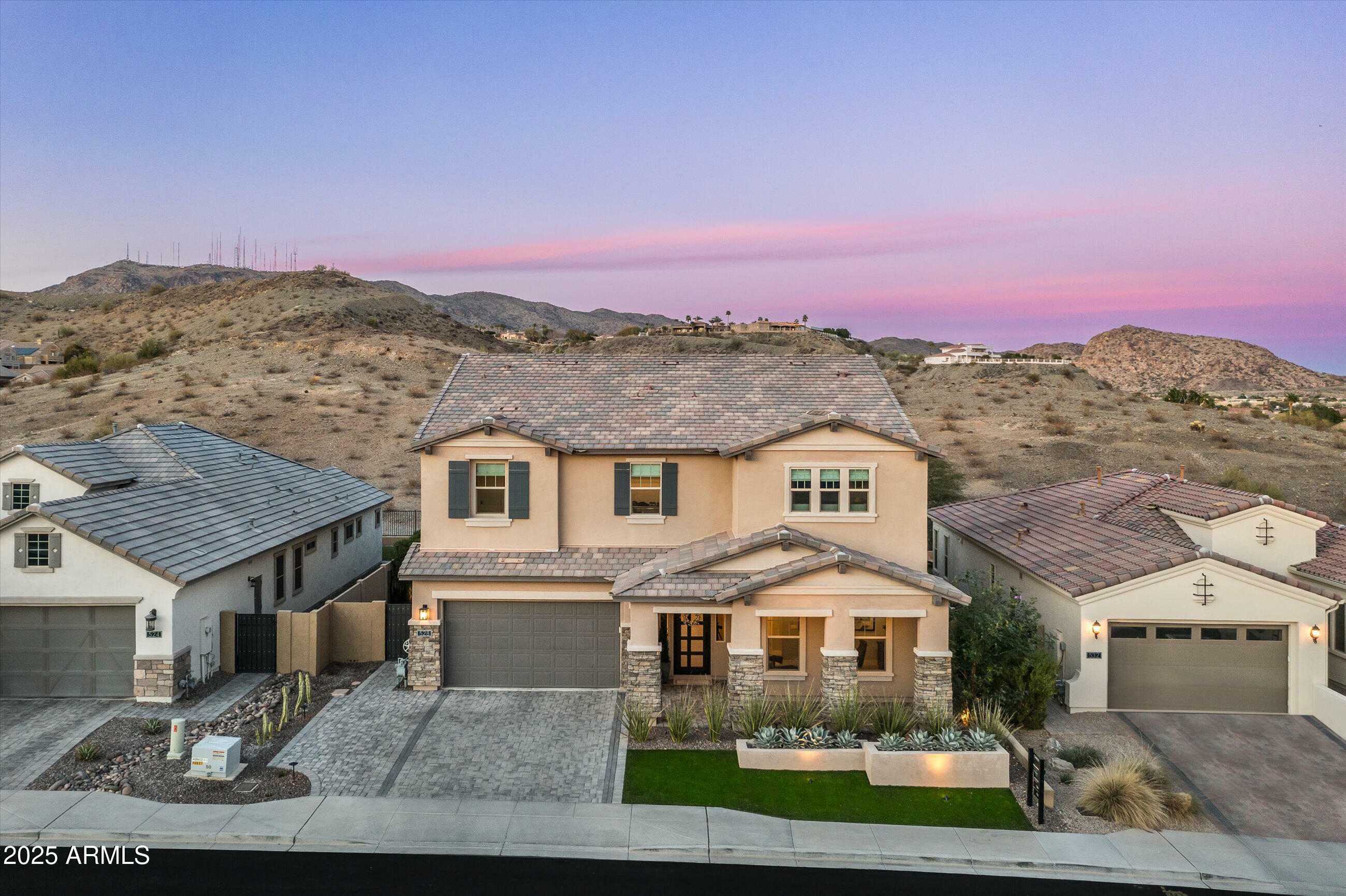 Property Photo: 528 E Ashurst Drive AZ 85048