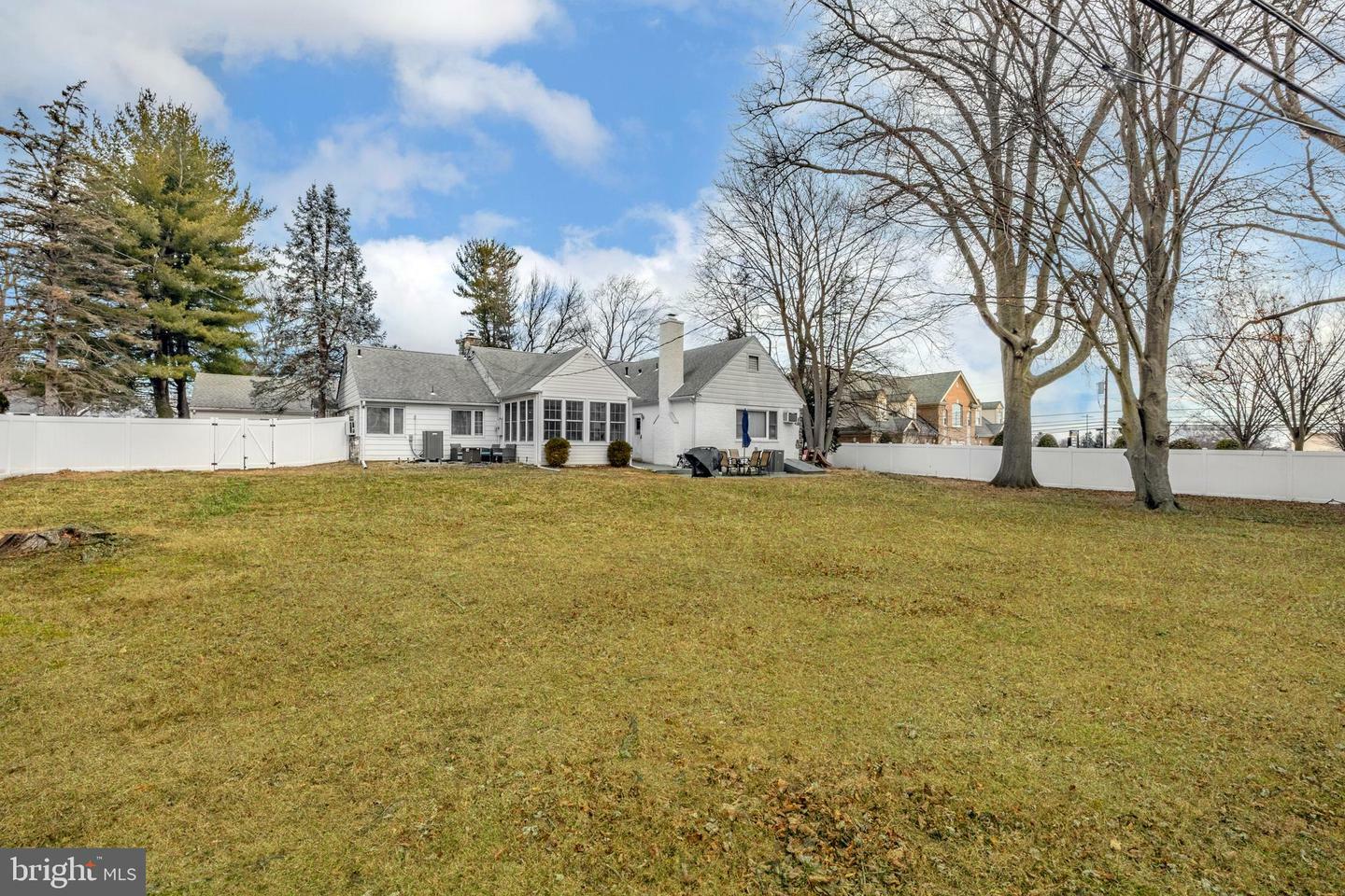 Property Photo:  603 Williamsburg Drive  PA 19008 