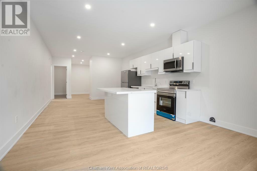 Property Photo:  151-157 King Street 3  ON N7M 1E4 