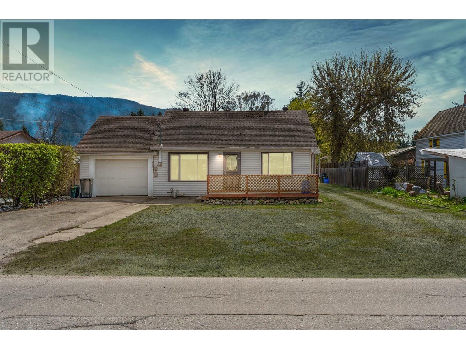 2225 Fletcher Avenue  Armstrong BC V4Y 0A4 photo