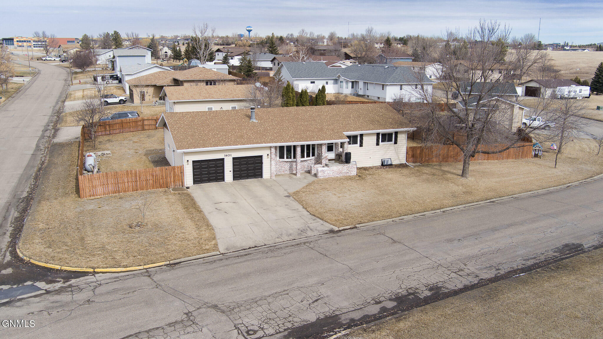 Property Photo:  1401 1st Avenue NE  ND 58523 