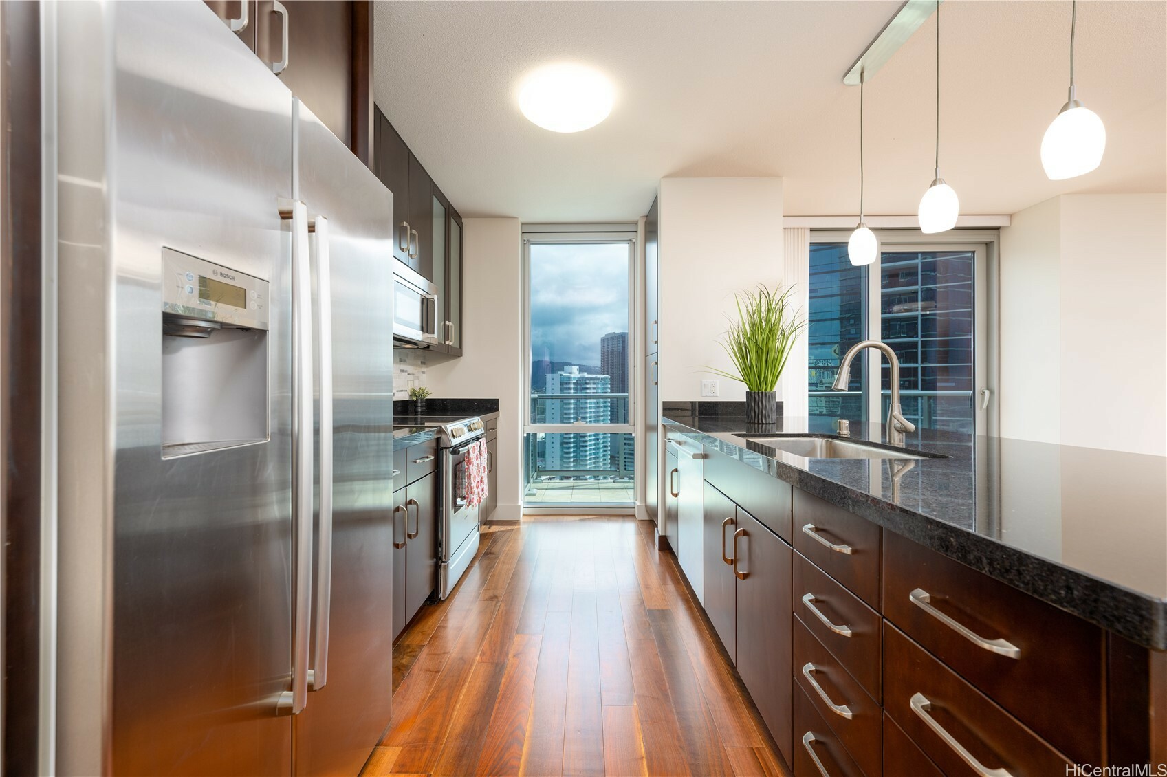 Property Photo:  1189 Waimanu Street 2505  HI 96814 