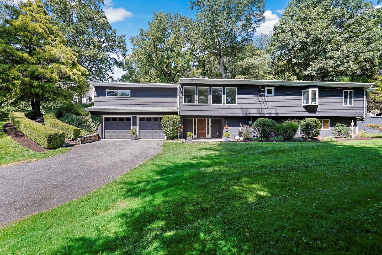 Property Photo:  1 Harriet Lane  NY 10526 