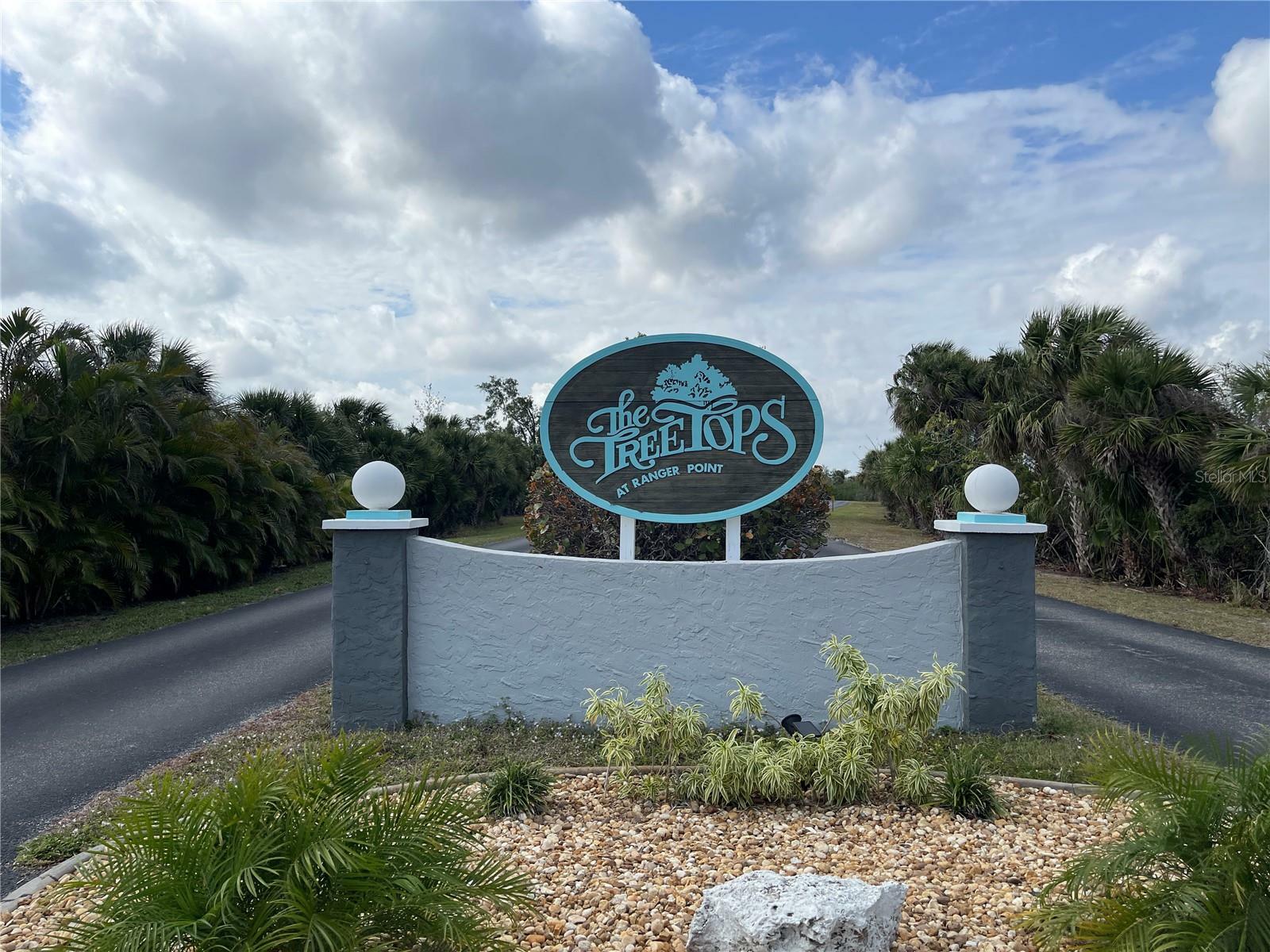 Property Photo: 4281 Oak Terrace Circle FL 33953