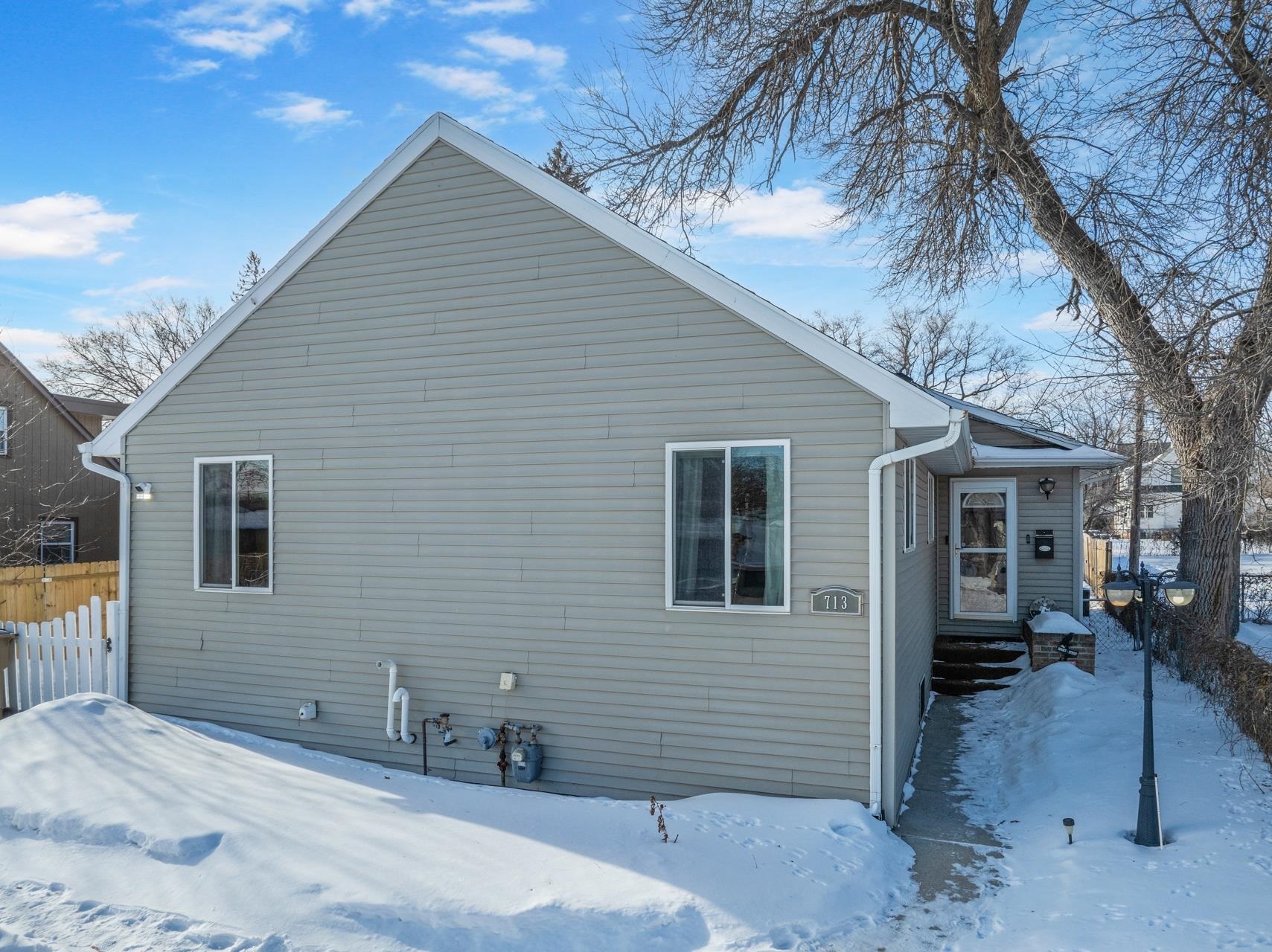 Property Photo:  713 11th St NW  ND 58703 